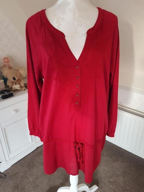 Donkerrode dames tuniek maat 46 met borduursel, Kleding | Dames, Blouses en Tunieken, Zo goed als nieuw, Maat 46/48 (XL) of groter