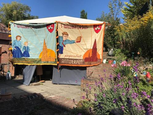 2x Vaandel Vlag Antwerpen School Sint Willibrordus 1879-1954, Antiek en Kunst, Curiosa en Brocante, Ophalen of Verzenden
