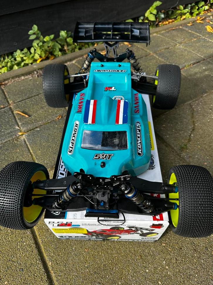 Team Associated RC8T4E Truggy, Hobby en Vrije tijd, Modelbouw | Radiografisch | Auto's, Zo goed als nieuw, Ophalen of Verzenden