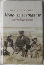 Vrouw in de schaduw - Dorinde van Oort - Familiegeschiedenis, Dorinde van Oort, Nederland, Ophalen, Gelezen