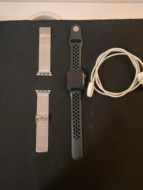 Apple watch series 4(nike) 40mm, Sieraden, Tassen en Uiterlijk, Smartwatches, Zo goed als nieuw, iOS, GPS, Waterdicht, Ophalen of Verzenden