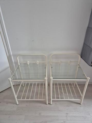 2x Glazen Bijzettafels/Nachtkastjes beschikbaar voor biedingen