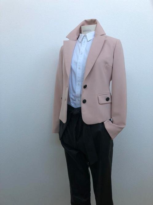 BLAZER mt 40/L XTSY POEDERROZE stoer/ stijlvol ALL SEASONS, Kleding | Dames, Jasjes, Kostuums en Pakken, Zo goed als nieuw, Jasje