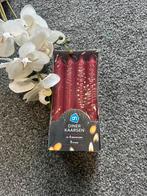 NIEUW, set van 8 rode dinerkaarsen van de AH, 6 branduren, Huis en Inrichting, Woonaccessoires | Kandelaars en Kaarsen, Overige materialen