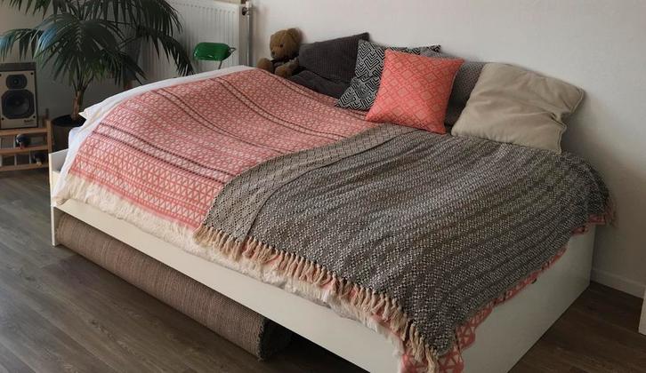 IKEA bedframe met lattenbodems 140x200cm, Huis en Inrichting, Slaapkamer | Bedden, Gebruikt, Tweepersoons, 140 cm, 200 cm, Hout