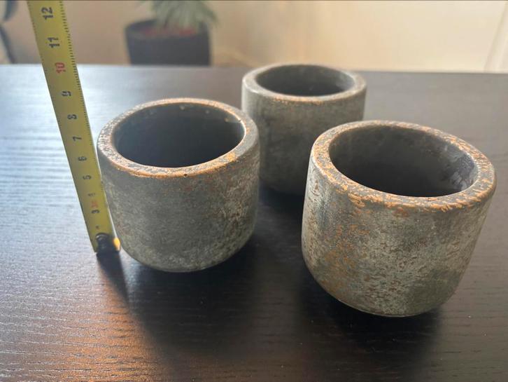 Set van 3 cementlook waxinelichthouders / kleine potjes, Tuin en Terras, Bloempotten, Zo goed als nieuw, Minder dan 25 cm, Rond
