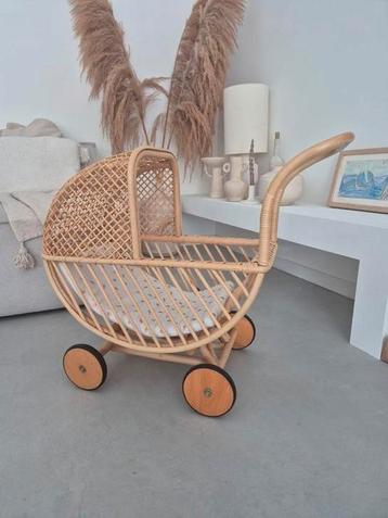Rotan rieten poppenwagen zgan beschikbaar voor biedingen