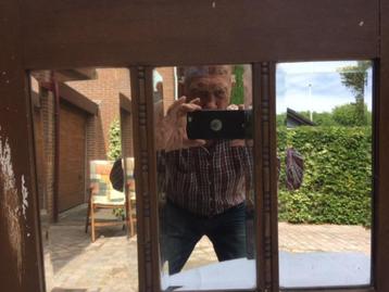 Ik heb 2 antieke raampjes met verstek geslepen glas te koop beschikbaar voor biedingen