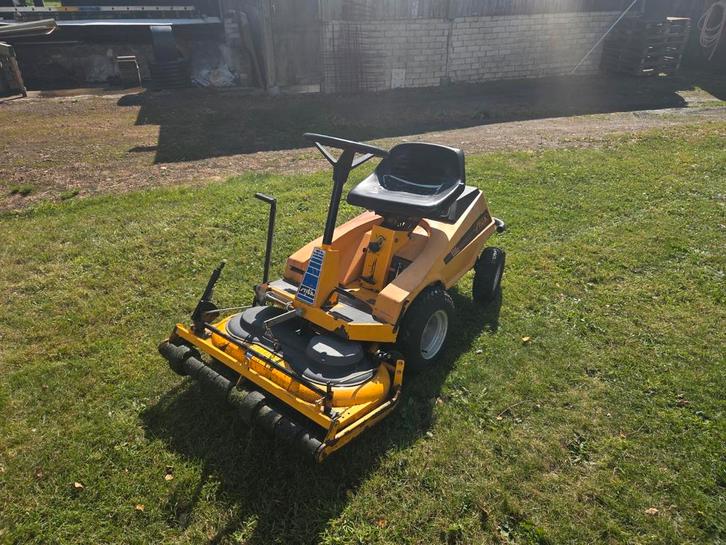 Leuke Stiga villa 8E zitmaaier te koop., Tuin en Terras, Grasmaaiers, Zo goed als nieuw, Benzine-grasmaaier, 50 cm of meer, Cirkelmaaier