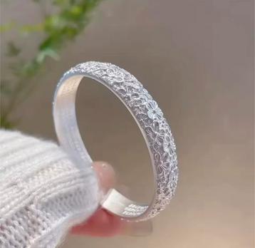 Zilveren Bloemen Armband Verstelbaar – Dames Sieraad beschikbaar voor biedingen