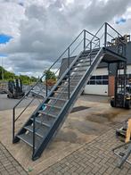 Stalen trap  blauw/antraciet. Hoog 3,25mtr. Nob068, Doe-het-zelf en Verbouw, Ladders en Trappen, Ophalen, Zo goed als nieuw, 2 tot 4 meter