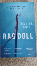 Ragdoll zesde druk 2018, Daniel Cole, Boeken, Ophalen of Verzenden, Gelezen, Daniel Cole