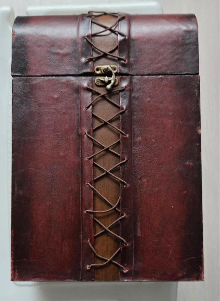 Vintage Houten Kist met Metalen Details, Huis en Inrichting, Woonaccessoires | Kisten, Gebruikt, Minder dan 50 cm, 50 tot 75 cm