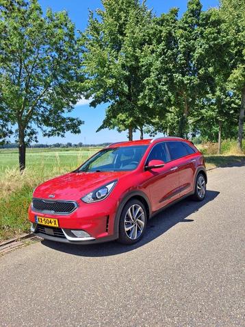 Z.G.A.N   KIA NIRO 1.6 GDi Hybrid 141pk Dct6 2016 Rood beschikbaar voor biedingen