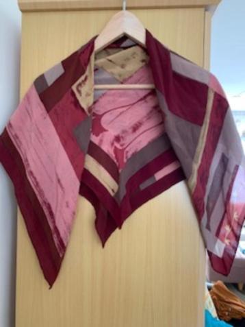 Sjaal kersenrood wijnrood beige roze Made in Italy beschikbaar voor biedingen