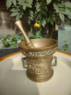 Zware oude koperen vijzel met stamper. Dette Verwint 1590, Antiek en Kunst, Antiek | Koper en Brons, Ophalen of Verzenden