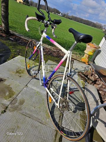 Racefiets beschikbaar voor biedingen
