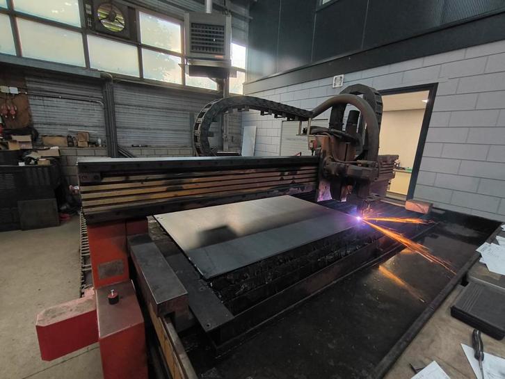 Plasmasnijder plasma tafel 4x2meter 200A, Zakelijke goederen, Machines en Bouw | Metaalbewerking, Ophalen