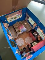 Gezellig Poppenhuis in caravanvorm met Meubels, Ophalen of Verzenden, Gebruikt, Poppenhuis