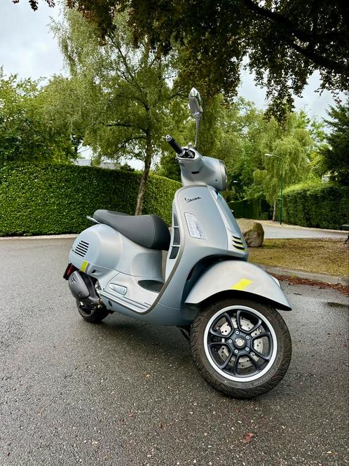 Vespa GTS 300 HPE Supertech 2024 6599km NIEUWSTAAT, Motoren, Motoren | Piaggio, Particulier, Scooter, ABS, LED Verlichting, Ophalen