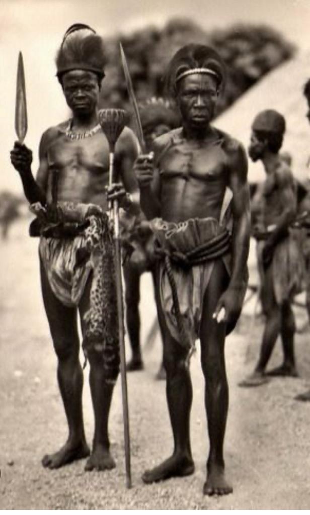 Boa Angba kort Oorlogszwaard 1900 Collectie Antropoloog, Antiek en Kunst, Kunst | Niet-Westerse kunst, Ophalen of Verzenden