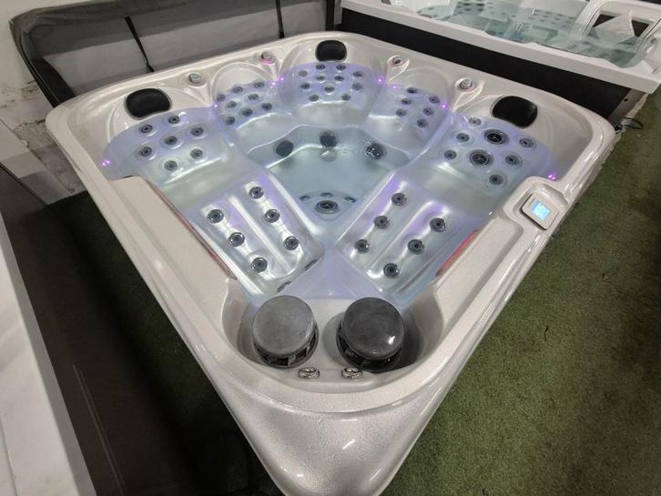 5 PERS Blue whale spa‼️ Energie zuinig ‼️AMERIKAANSE SPA, Tuin en Terras, Bubbelbaden en Hottubs, Gebruikt, Filter, Ophalen of Verzenden