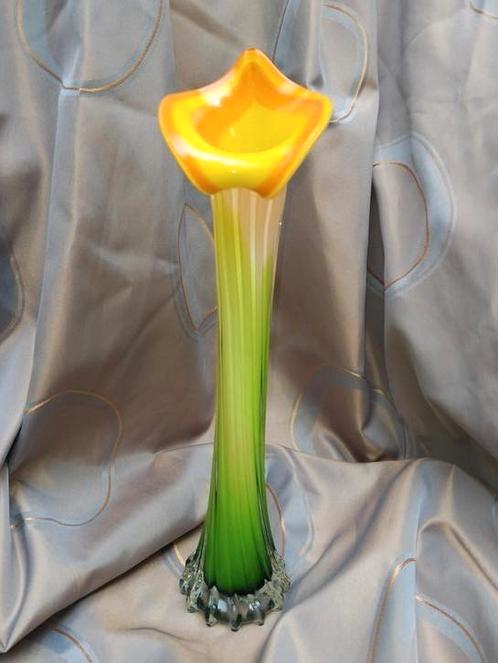 Vintage kelk calla vaas Glas groen geel, Antiek en Kunst, Antiek | Glas en Kristal, Ophalen of Verzenden