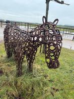 paard gemaakt van hoefijzers, Tuin en Terras, Tuinbeelden, Ophalen, Zo goed als nieuw, Metaal, Dierenbeeld