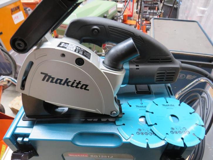 Makita SG1251J Sleuvenfrees in Mbox - 1400W - 125mm Nieuw, Doe-het-zelf en Verbouw, Gereedschap | Handgereedschap, Nieuw, Ophalen of Verzenden