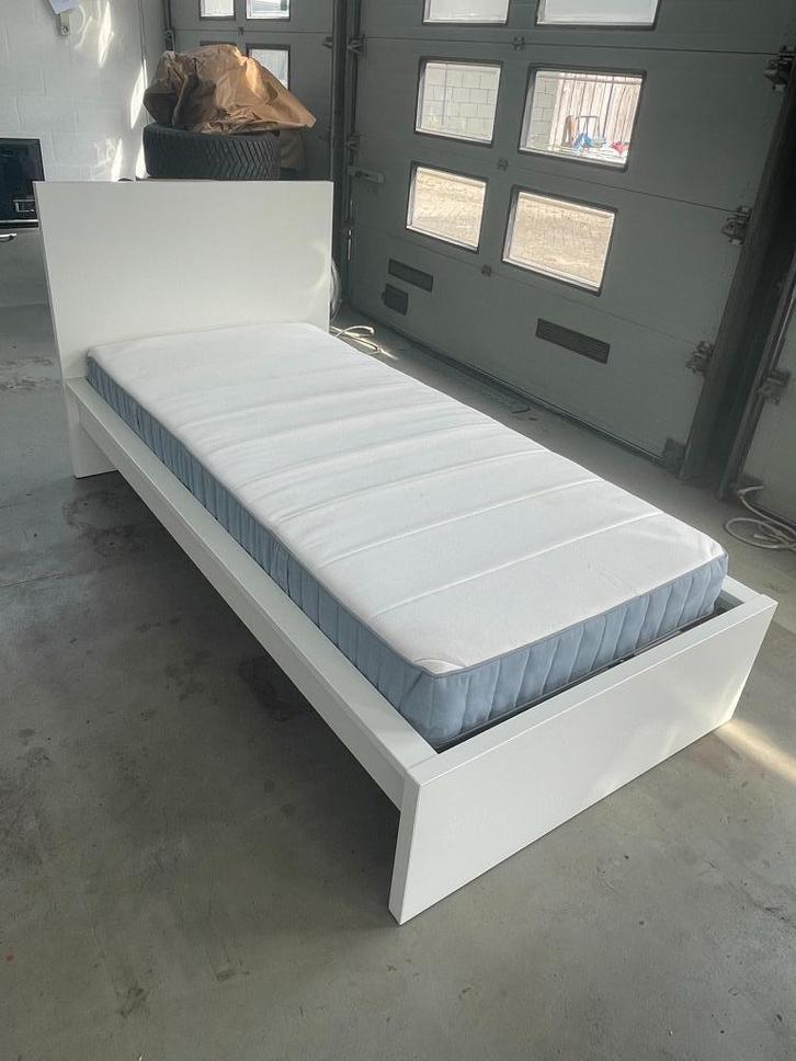 IKEA MALM Bedframe + VESTERÖY Mattress – Single (90x200 cm), Huis en Inrichting, Slaapkamer | Bedden, Zo goed als nieuw, Eenpersoons