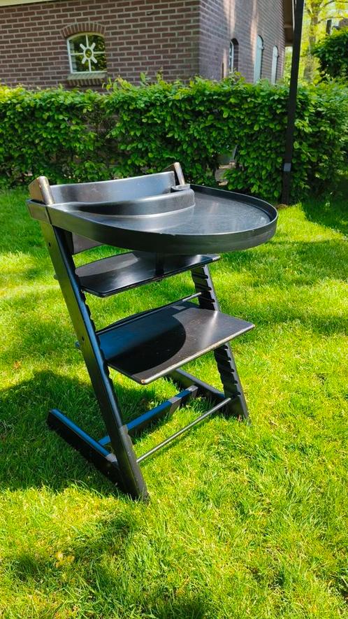 Zwarte Stokke Tripp Trapp stoel met beugel en tafelblad, Kinderen en Baby's, Kinderstoelen, Gebruikt, Meegroeistoel, Ophalen