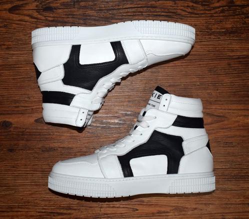 NIKKIE - leren sneaker Livia Black - maat 38, Kleding | Dames, Schoenen, Nieuw, Sneakers of Gympen, Overige kleuren, Ophalen of Verzenden
