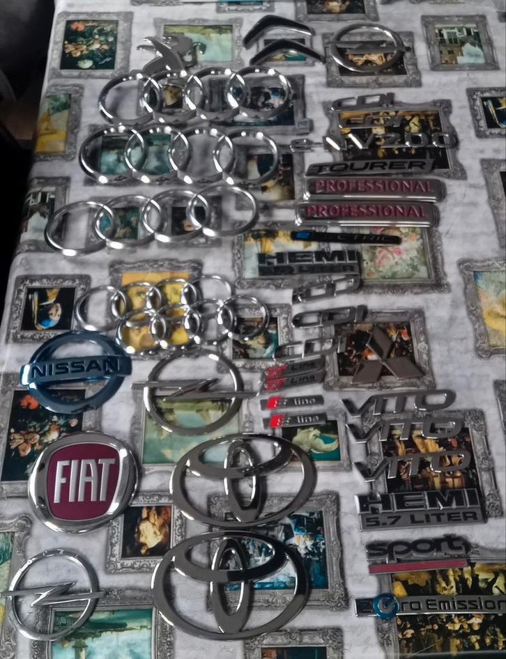 Partij auto logo's, Verzamelen, Automerken, Motoren en Formule 1, Zo goed als nieuw, Auto's, Ophalen of Verzenden