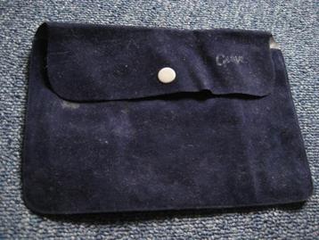 Blauw etuitje met kliksluiting beschikbaar voor biedingen