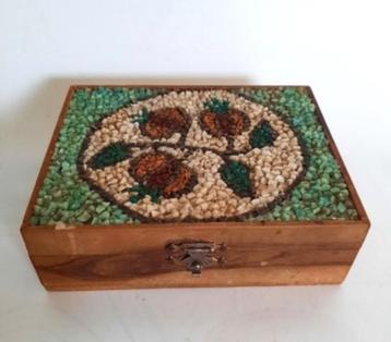 Vintage Olijfhouten sieradenkistje met mozaiek steentjes   beschikbaar voor biedingen