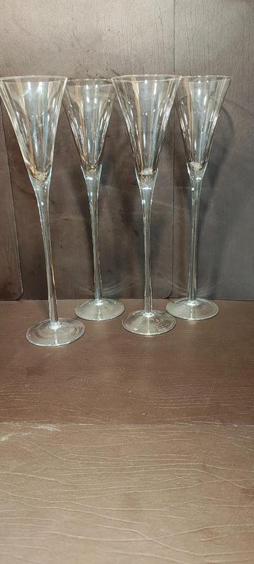 wijnglazen, champagneglazen, coctailglazen, borrelglazen beschikbaar voor biedingen