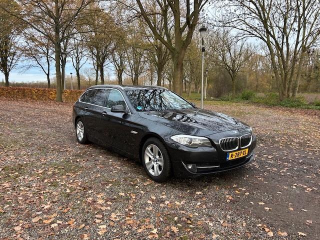 BMW 5-Serie 523I Touring 150KW Aut8 2011 Grijs 270 PK 330 NM, Auto's, BMW, Particulier, 5-Serie, ABS, Adaptieve lichten, Airbags