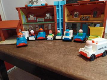 Vintage Little People huis,met auto`s en poppetjes. beschikbaar voor biedingen