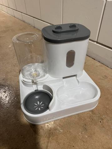 Nieuw: kattenvoer en drinkbak grijs wit ongebruikt beschikbaar voor biedingen