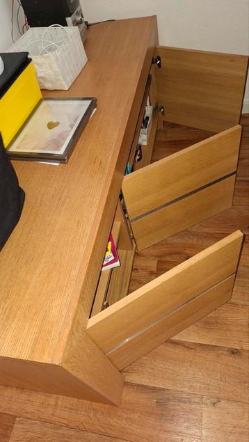 Houten Kast met Opbergruimte beschikbaar voor biedingen