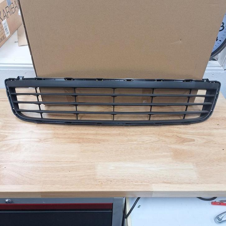 Nieuwe Voorgrill Suzuki Swift 2011-2015, Auto-onderdelen, Carrosserie en Plaatwerk, Bumper, Suzuki, Voor, Nieuw, Ophalen of Verzenden