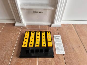 Blokwoord vintage woordspel uit 1977. beschikbaar voor biedingen