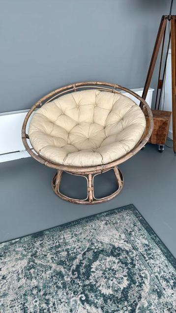 Papasan stoel met nieuw kussen beschikbaar voor biedingen