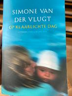 Simone van der Vlugt - Op klaarlichte dag, Ophalen of Verzenden, Gelezen, Nederland
