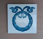 Antieke tegel met blauw decor, Antiek en Kunst, Antiek | Wandborden en Tegels, Ophalen of Verzenden