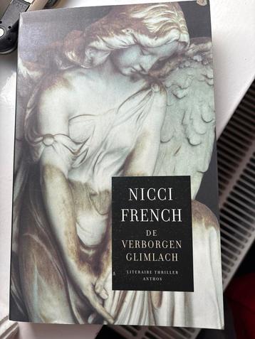 Nicci French - De Verborgen Glimlach beschikbaar voor biedingen