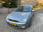 Ford 2002 Grijs, 1596 cc, Stof, 4 cilinders, 100 pk