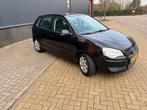 Volkswagen Polo 1.4 55KW 2005 Zwart met trekhaak, Auto's, Volkswagen, Voorwielaandrijving, 15 km/l, 74 pk, Cruise Control