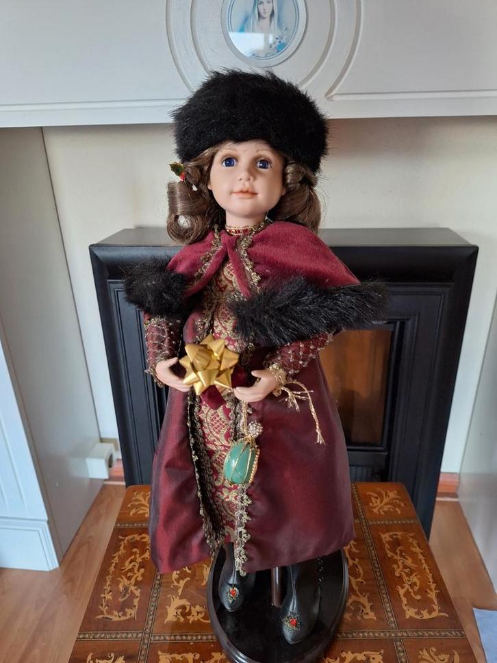 Porseleinen Pop - Verzamelobject, Verzamelen, Poppen, Zo goed als nieuw, Pop, Ophalen of Verzenden