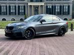 BMW 2-serie Coupé M240i M-perf Carbon AUT 19” LMV H/K Camera, Te koop, 1465 kg, Xenon verlichting, Zilver of Grijs